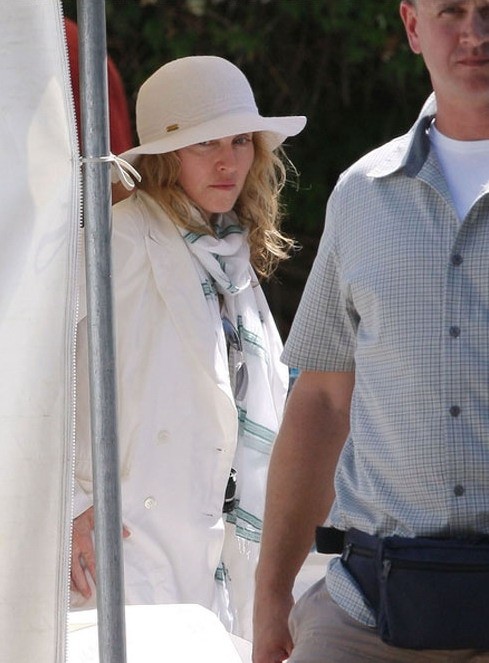 20100729-madonna-on-the-set-upcoming-movie-we-cannes-france-06.jpg
