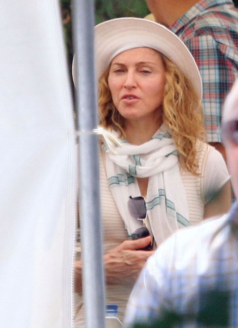 20100729-madonna-on-the-set-upcoming-movie-we-cannes-france-07.jpg